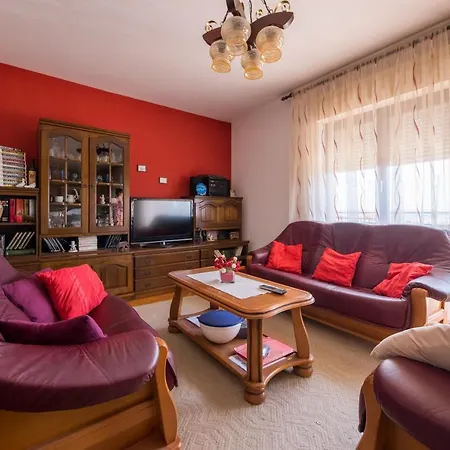 With A Parking Space Kastel Sucurac, - 16209 Appartement