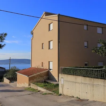 With A Parking Space Kastel Sucurac, - 16209 Appartement *